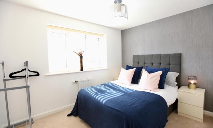 Cambridge Apartment | Large Stylish Cambridge House (4BR/Free Parking)