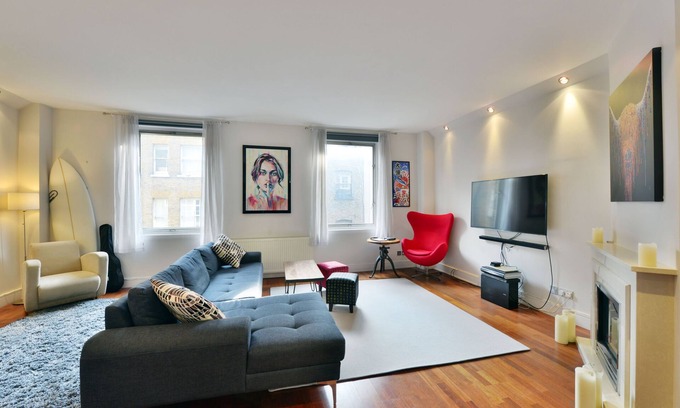 London City Centre Apartment | Large, sunny, modern flat near Piccadilly Circus
