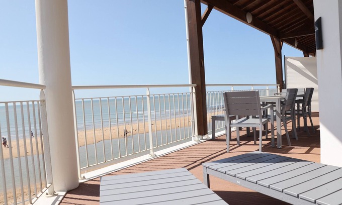 La Tranche-sur-Mer Apartment | Large terrace, for 12, sublime sea view