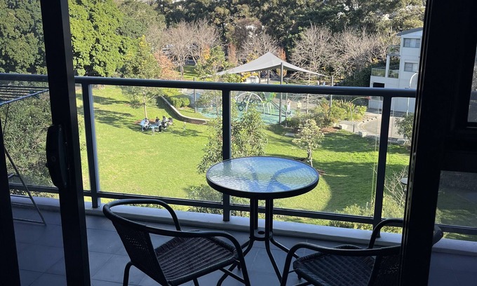 Zetland Apartment | Large two Queen bed apartment- spa/pool area access