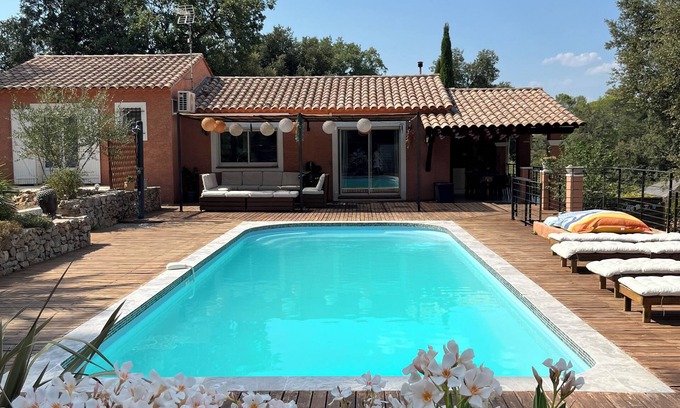 Flassans-sur-Issole Villa | Large vacation villa for family gatherings with heated pool.