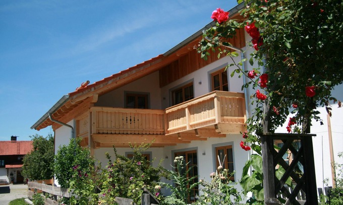 Bruckmuehl Apartment | Large vacation apartment in the beautiful Mangfall valley below the Irschenberg