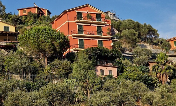 Solaro Villa | Large Villa 20+ 5 Terre Garden