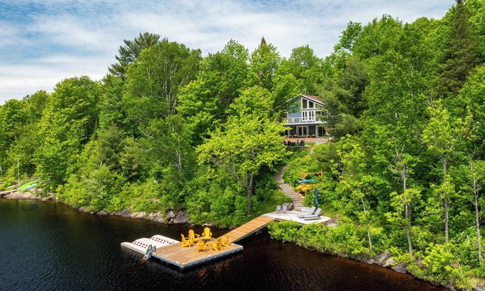 Novar Cottage | Large Waterfront Boutique Muskoka Lakehouse in Huntsville - The Good Fox 🦊