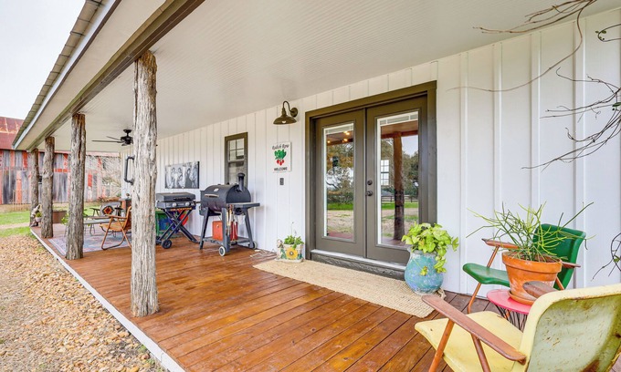 Fayetteville House | Large Yard + Pond: Fayetteville Rural Retreat
