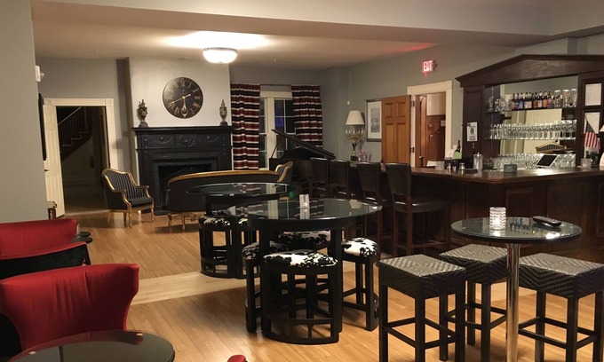 Windsor House | Largest Colonial Revival Mansion less than 15 minutes to Woodstock