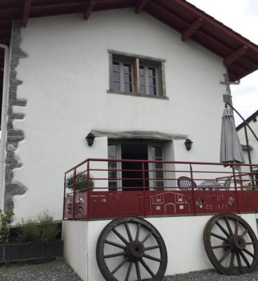 Saint-Esteben House | Larrondoa maison