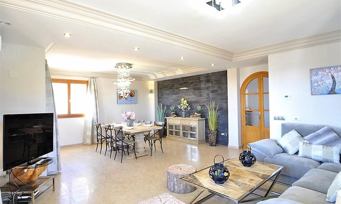 Capdepera House | LAS COLUMNAS- Chalet very closed to beach, wifi , pool and bbq ideal for groups of friends and families - Free Wifi