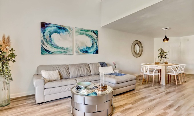 Vilano Beach House | Las Olas Cabana- Close to Beach & Restaurants