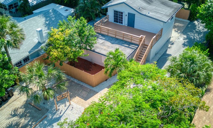 Sailboat Bend Apartment | Las Olas Cabanas Unit #2 - Private Unit Downtown Ft Lauderdale w/Yard & Parking