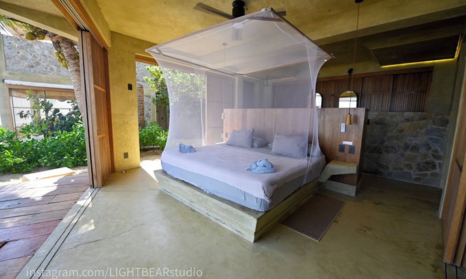 Santa Maria Tonameca Villa | Las Olas, spacious beach front room with infinity pool and spectacular views