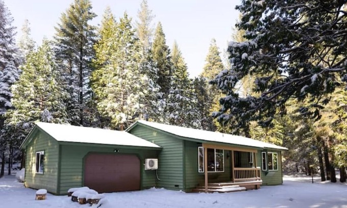 Shingletown Cabin | Lassen/McCumber Lake Luxury Cabin with Hot Tub