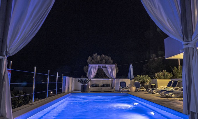 Komarna Apartment | Last-minute offers/Pet-friendly/VERY low low-season prices