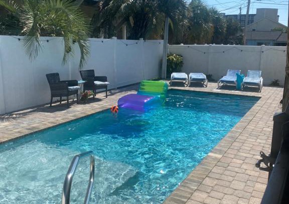 Windy Hill House | Latitude adjustment, walk to beach