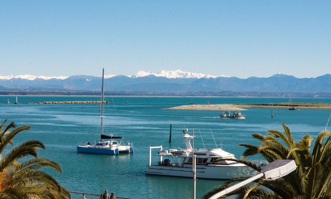 Stepneyville Apartment | Latitude Apartment - The perfect treat for two on Nelson's Waterfront!