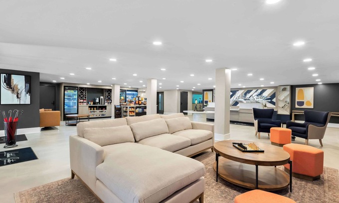 Tinton Falls Hotel | Latitude Suites Tinton Falls Eatontown/BW Premier Collection