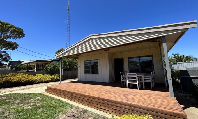 Port Hughes Apartment | Latone Sea Lodge - Entire Home in Port Hughes