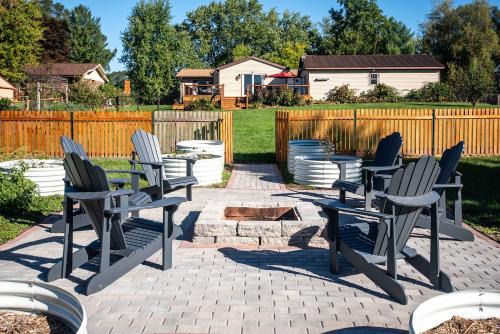 Elkhorn House | Lauderdale Lakes Stay - Seasonal Hot Tub & Firepit