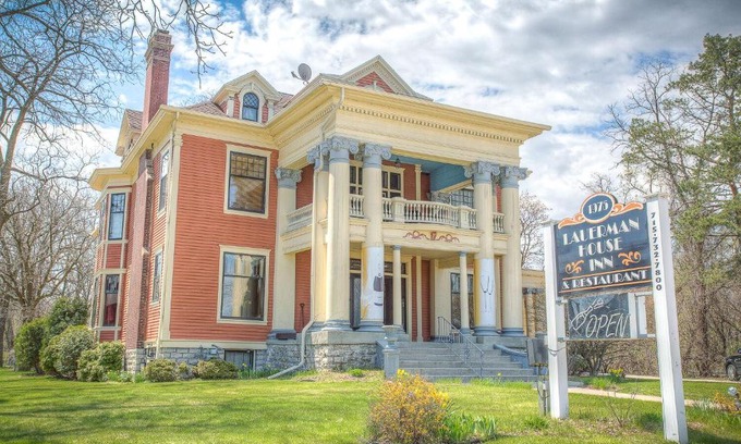 Marinette Bed & Breakfast | Lauerman House Inn Bed & Breakfast