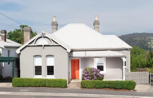 Launceston CBD House | Launceston Cottage Charming 3 bedroom home