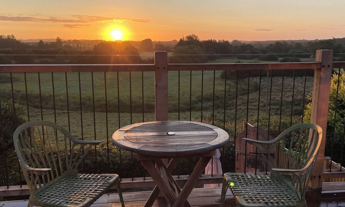 Wisborough Green House | Laundry Barn-your rural retreat.nUnique detached barn in southern England.
