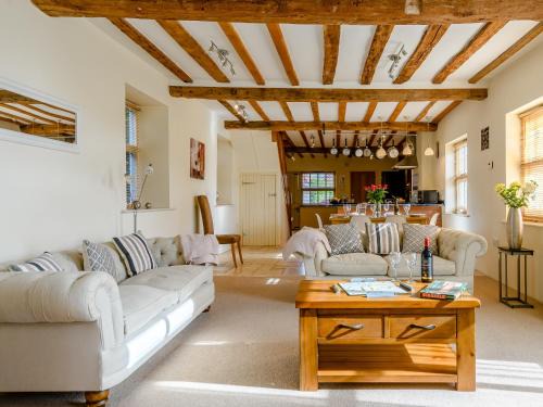 Hethel House | Laurel Barn