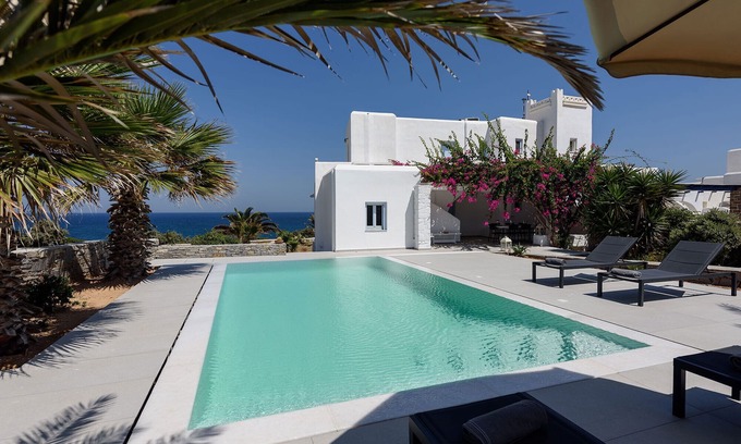 Naousa House | Laurier Blanc, Cycladic style house, on the seaside with private swimming pool.