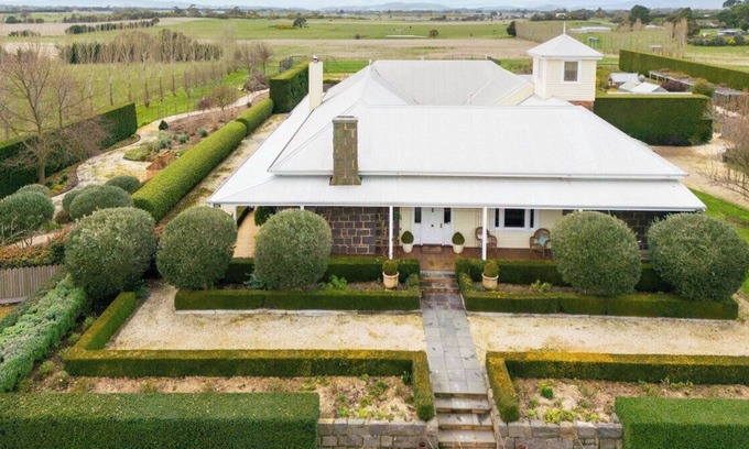 Kyneton South Villa | LAURISTON PARK - STYLISH KYNETON VILLA