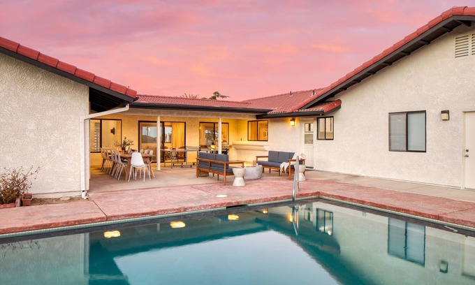 Yucca Valley House | Lava Rocks by AvantStay | Gorgeous Desert Haven w/Pool, Fire Pit & Ping Pong!