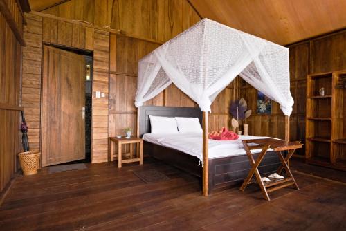 Pulau Unauna Resort | Lavana Dive & Nature Resort