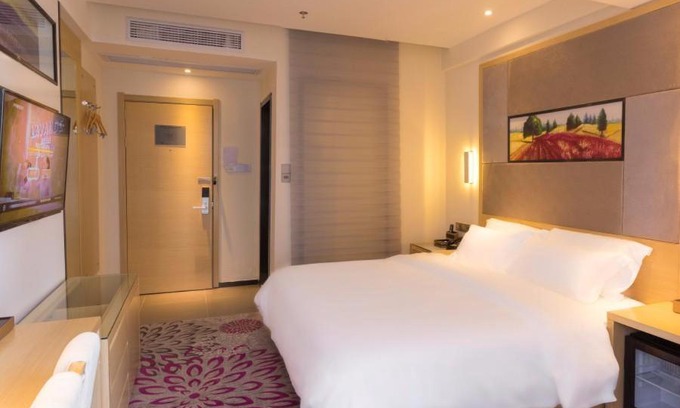 Longmatan District Hotel | Lavande Hotel Luzhou Jiale Century City