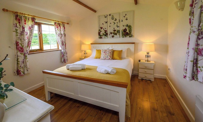 Staple Hill Apartment | Lavender by StayStaycations