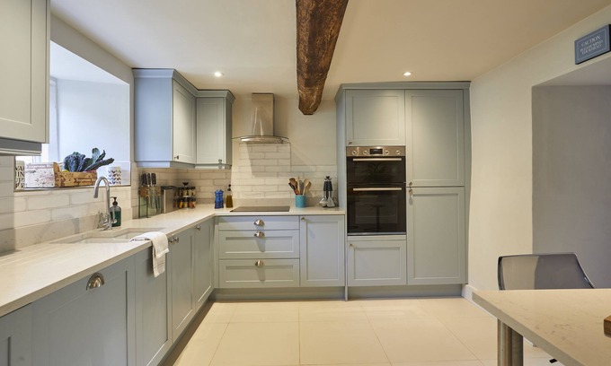 Bibury Cottage | Lavender Cottage - sleeps 10 guests in 4 bedrooms