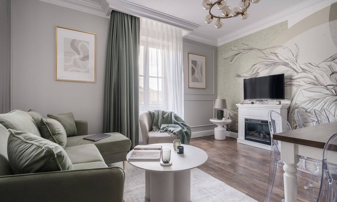Stare Miasto Apartment | Lavender Dream | Classic City Stay in Kraków