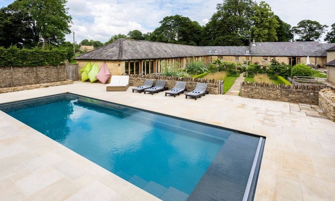 Souldern Villa | Lavender Farmhouse - Five Bedroom Villa, Sleeps 10
