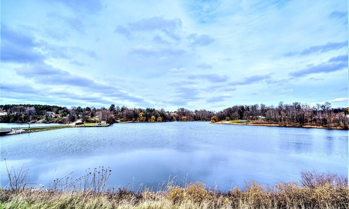 Hart House | Lavender Hill Lake House- Stunning Views +Walk to Shops +Near Dunes & Pentwater