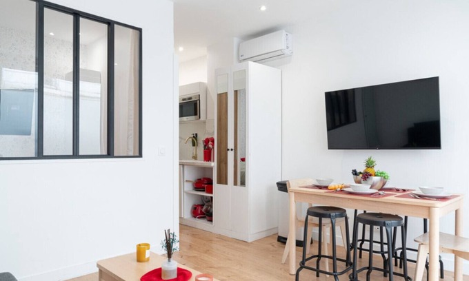 Quartier du Gros-Caillou Apartment | Lavie Maison: Eiffel A/C & Hot Tub