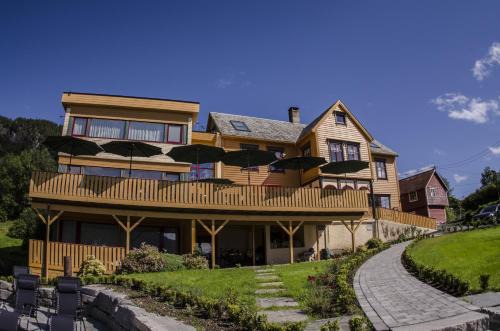 Brekke Hotel | Lavik Fjord Hotel & Apartments