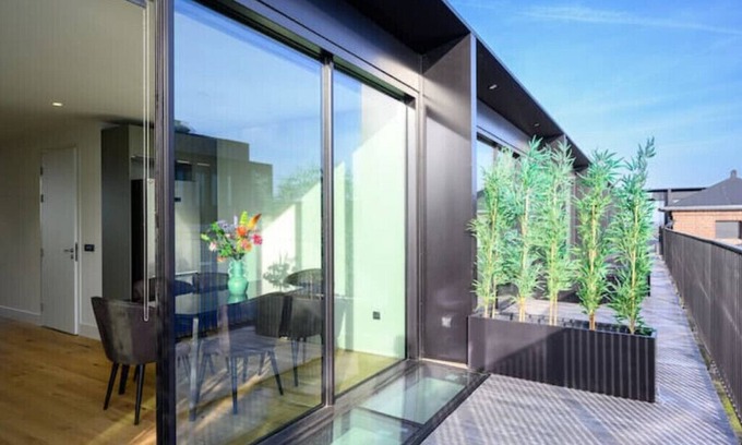 Oisterwijk Apartment | Lavish City Center Gem ~ Spacious Terrace ~ Views!
