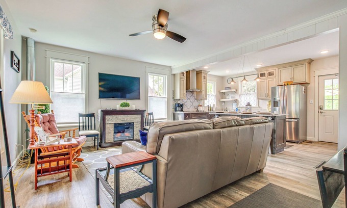 Green Lake House | Lavish House w/Patio - 2 Blocks to Green Lake!