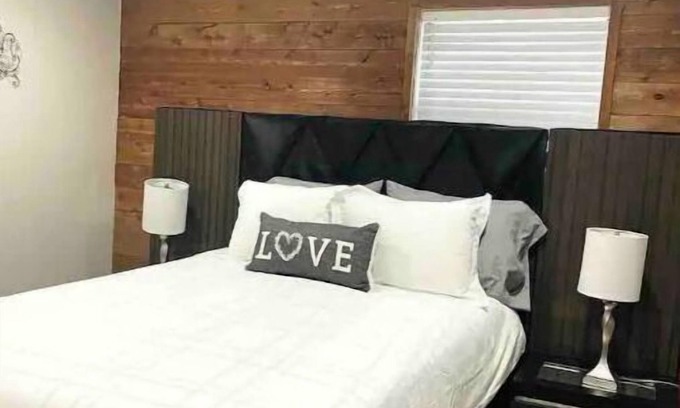 Nederland House | Lavish Living on Monroe