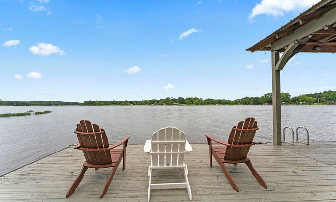 Wilsonville House | Lay Lake - On main Channel in private area. With Hot Tub and Kayaks