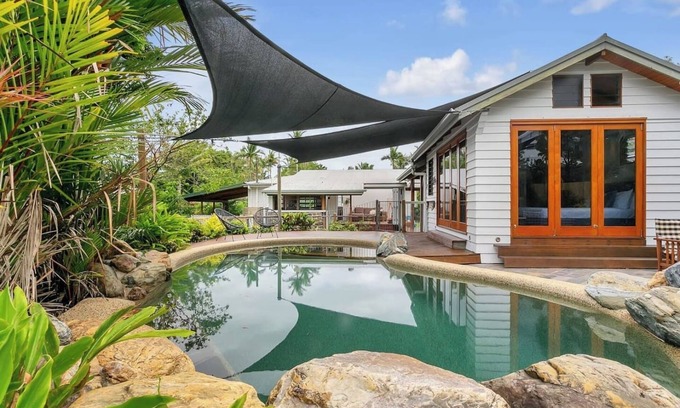 Edge Hill House | Lazenby Lodge - Stunning Private Pool