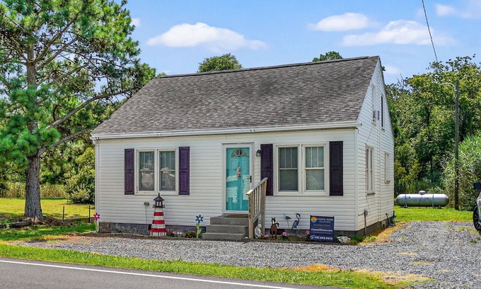 Chincoteague House | Lazy Days - Pet friendly; Screened gazebo!