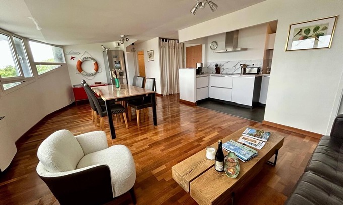 Le Conquet Apartment | LC21 - Apartment with view of the port, Kermorvan and Blancs Sablons beach
