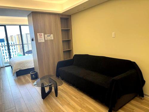 Tambo Apartment | LCONDOTEL Hotel Studio with Balcony at Imperial Plaza near MOA NAIA PITX