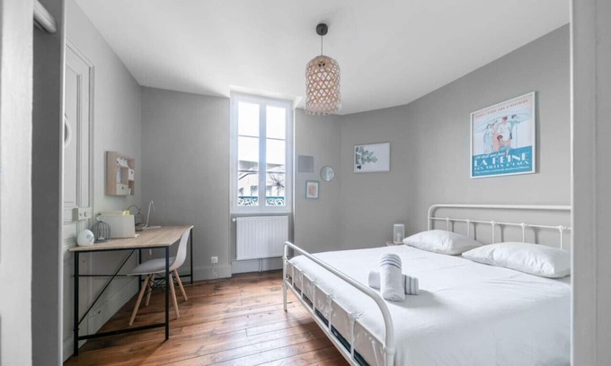 Champ-Capelet Apartment | Le 252 - 25 Place Jean Epinat - Vichy