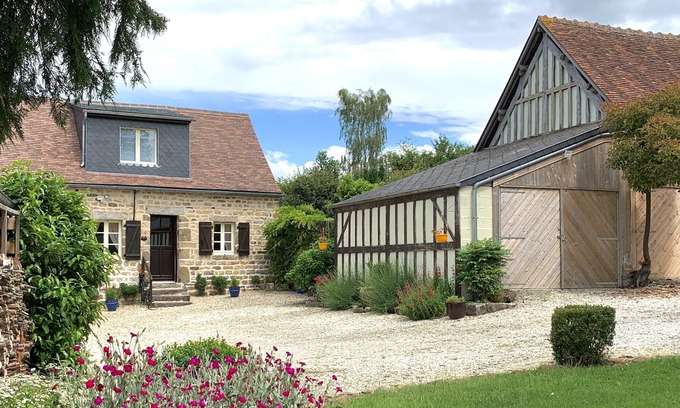 Domfront en Poiraie Other | Le Bas Chesnay is a 200 year old detached farmhouse, where birds & bees sing.