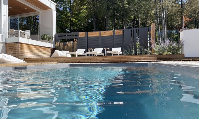 Saint-Jean-de-Matha Villa | LE BAUHAUS I SPA I SAUNA I POOL I WOOD FIREPLACE I LAKE I 6 ACRES