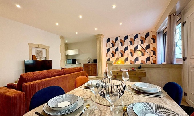 Faubourg Apartment | Le Bijou de Nîmes, Charming T2 city center, 4 ppl